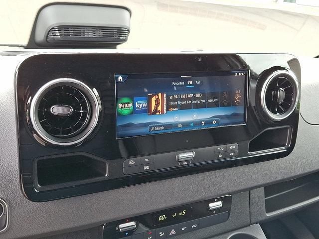 Photo of 2025 Arctic White Mercedes-Benz Sprinter 2500