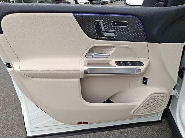Photo of 2025 Polar White Mercedes-Benz GLB 250