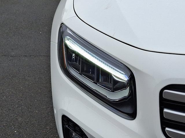Photo of 2025 Polar White Mercedes-Benz GLB 250