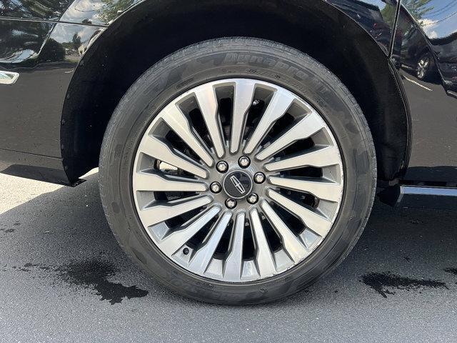 Photo of 2019 Black Metallic Lincoln Navigator L