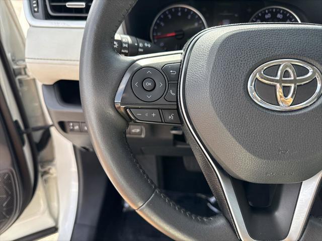 Photo of 2020 Super White Toyota RAV4