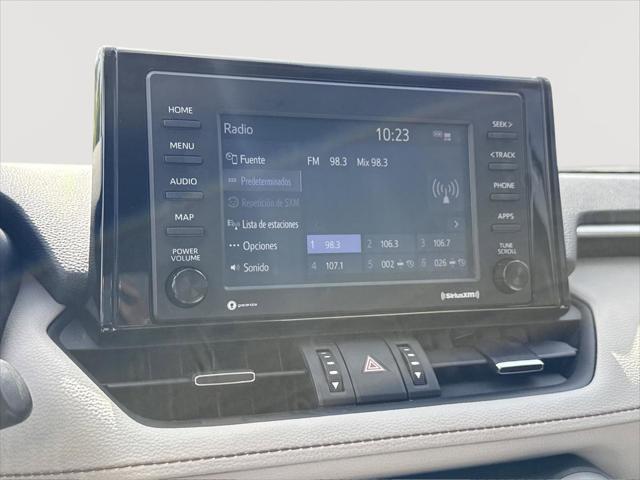 Photo of 2020 Super White Toyota RAV4