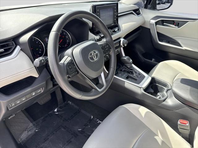 Photo of 2020 Super White Toyota RAV4