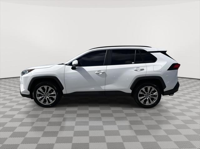 Photo of 2020 Super White Toyota RAV4