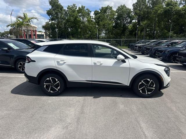 Photo of 2025 Snow White Pearl Kia Sportage Hybrid