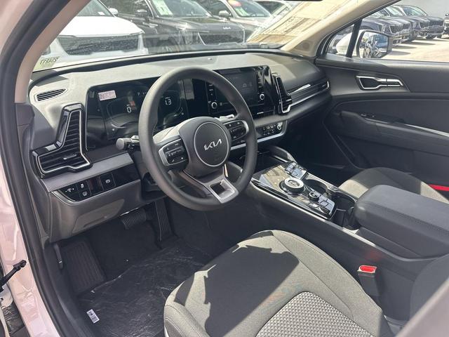 Photo of 2025 Snow White Pearl Kia Sportage Hybrid