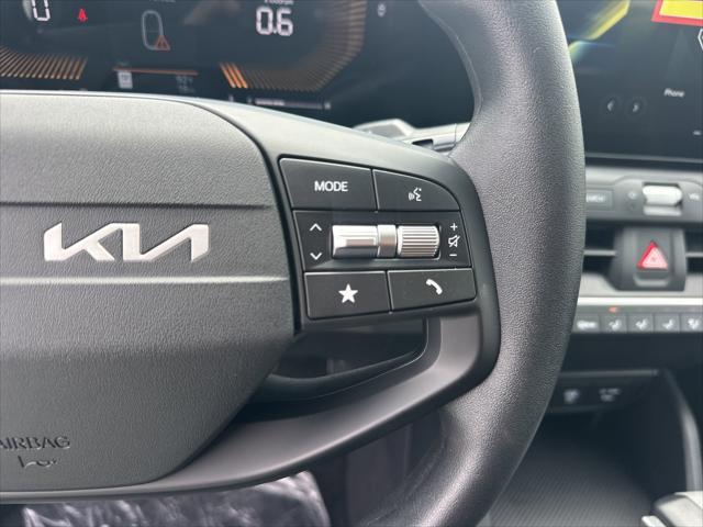 Photo of 2025 Snow White Pearl Kia K4