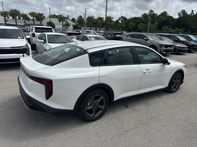 Photo of 2025 Snow White Pearl Kia K4