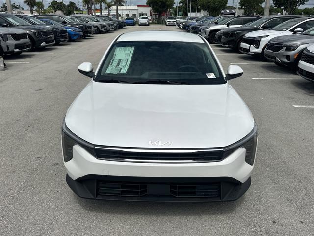 Photo of 2025 Snow White Pearl Kia K4