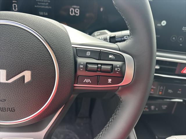 Photo of 2025 Aurora Black Pearl Kia K5