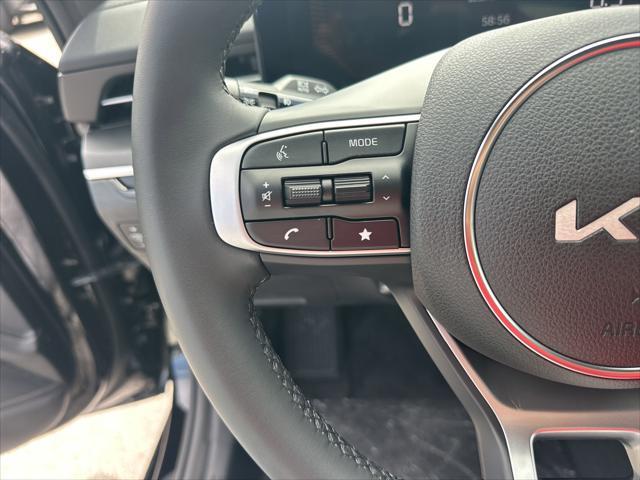 Photo of 2025 Aurora Black Pearl Kia K5
