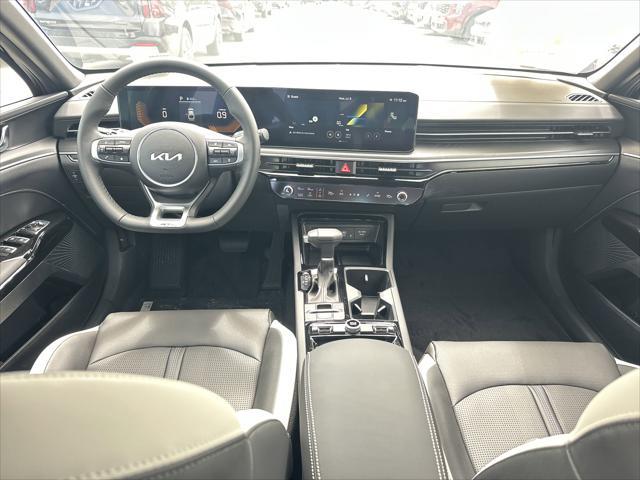 Photo of 2025 Aurora Black Pearl Kia K5