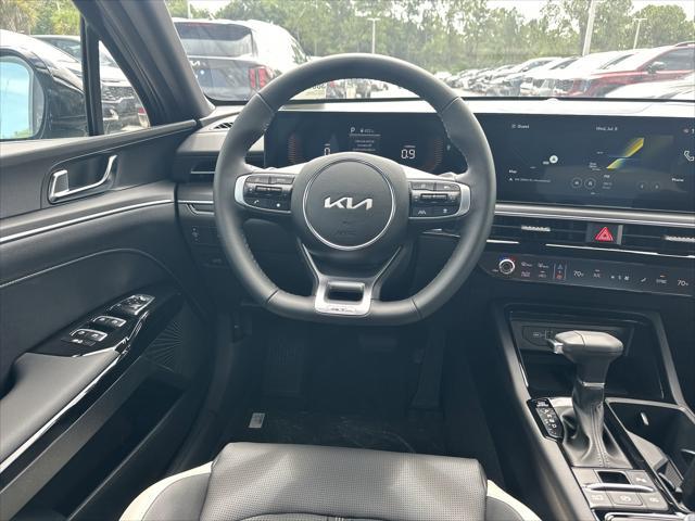 Photo of 2025 Aurora Black Pearl Kia K5