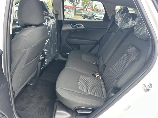 Photo of 2025 Glacial White Pearl Kia Sportage