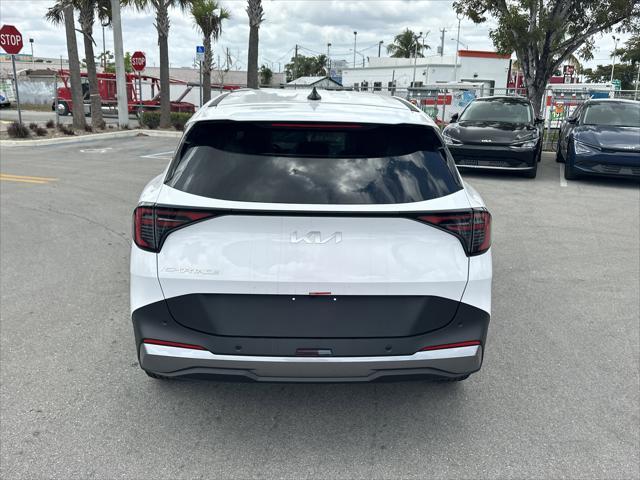 Photo of 2025 Glacial White Pearl Kia Sportage