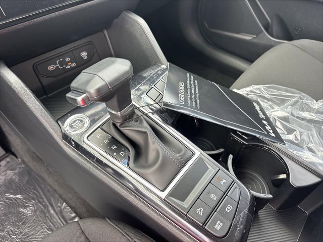 Photo of 2025 Glacial White Pearl Kia Sportage