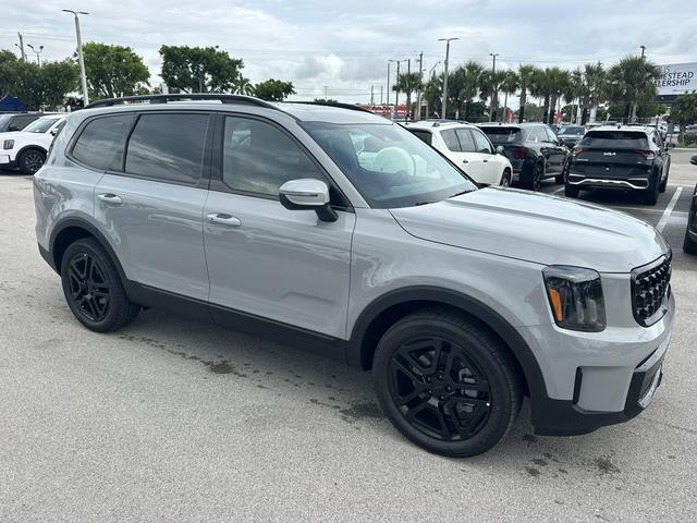 Photo of 2025 Wolf Gray Kia Telluride