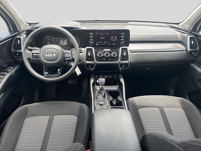 Photo of 2023 Glacial White Pearl Kia Sorento