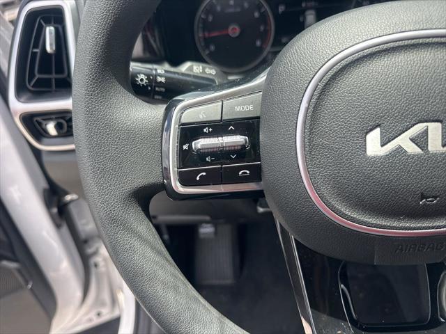 Photo of 2023 Glacial White Pearl Kia Sorento