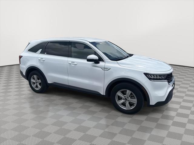 Photo of 2023 Glacial White Pearl Kia Sorento