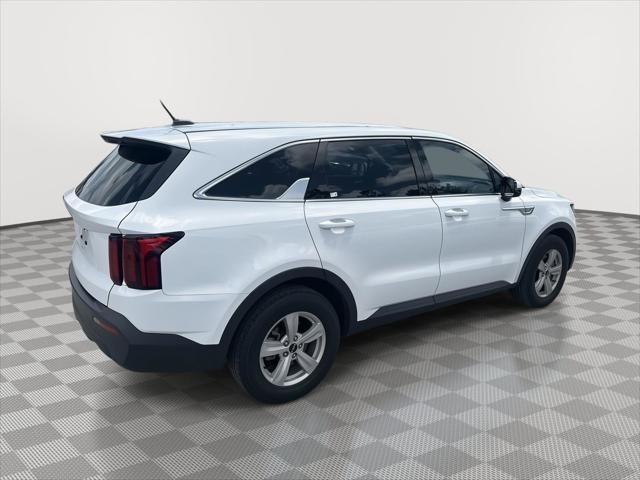 Photo of 2023 Glacial White Pearl Kia Sorento