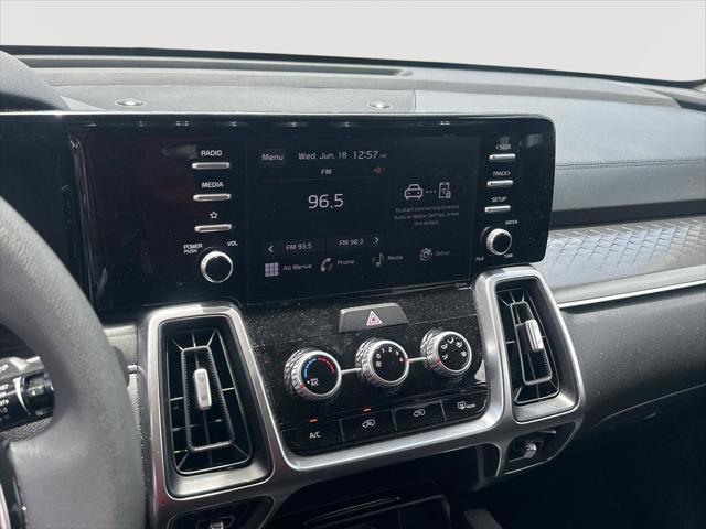 Photo of 2023 Glacial White Pearl Kia Sorento