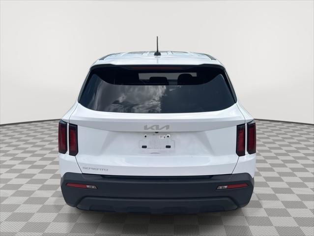 Photo of 2023 Glacial White Pearl Kia Sorento