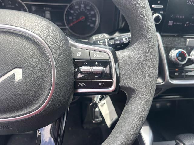 Photo of 2023 Glacial White Pearl Kia Sorento