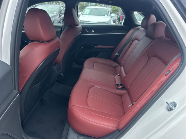 Photo of 2025 Snow White Pearl Kia K5