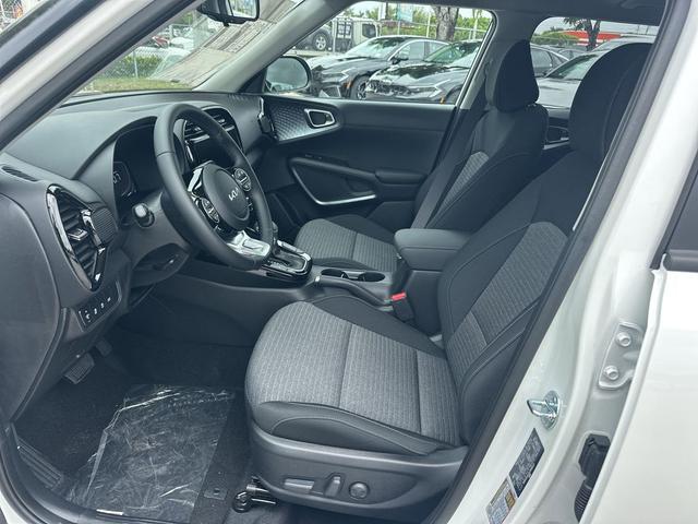 Photo of 2025 Snow White Pearl Kia Soul