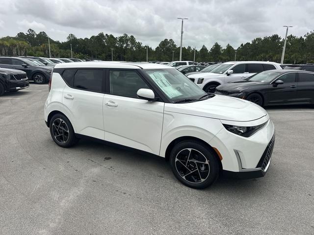 Photo of 2025 Snow White Pearl Kia Soul