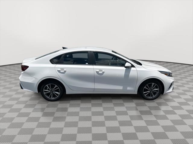 Photo of 2024 Snow White Pearl Kia Forte