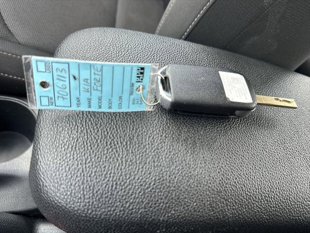 Photo of 2024 Snow White Pearl Kia Forte