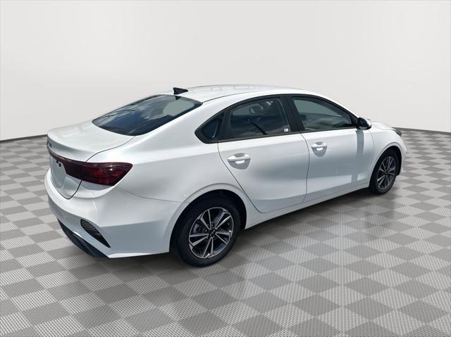 Photo of 2024 Snow White Pearl Kia Forte