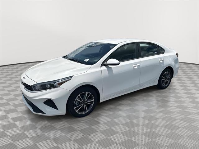 Photo of 2024 Snow White Pearl Kia Forte