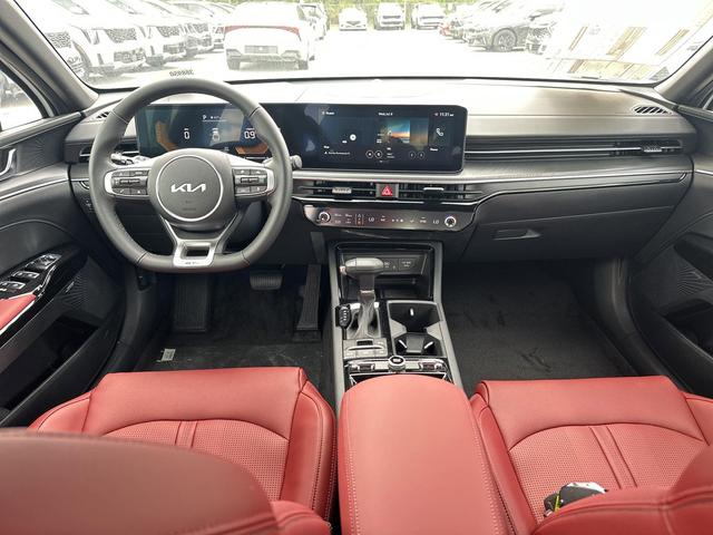 Photo of 2025 Snow White Pearl Kia K5