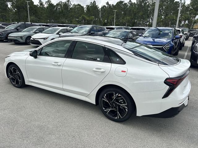 Photo of 2025 Snow White Pearl Kia K5