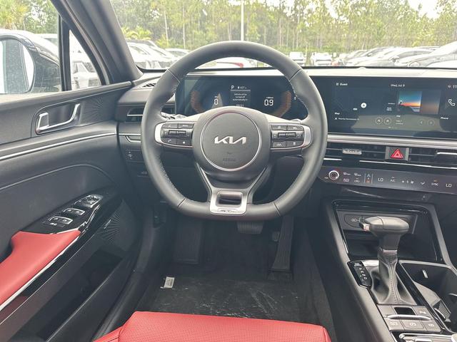 Photo of 2025 Snow White Pearl Kia K5