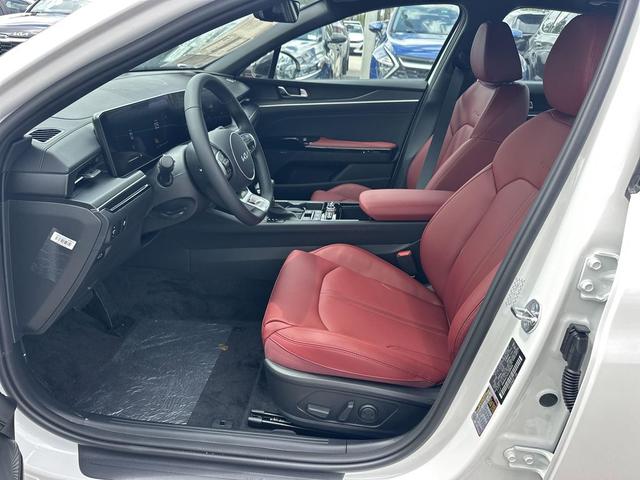 Photo of 2025 Snow White Pearl Kia K5