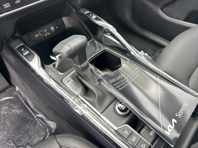 Photo of 2025 Ebony Black Kia Sorento