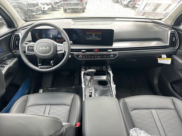 Photo of 2025 Ebony Black Kia Sorento