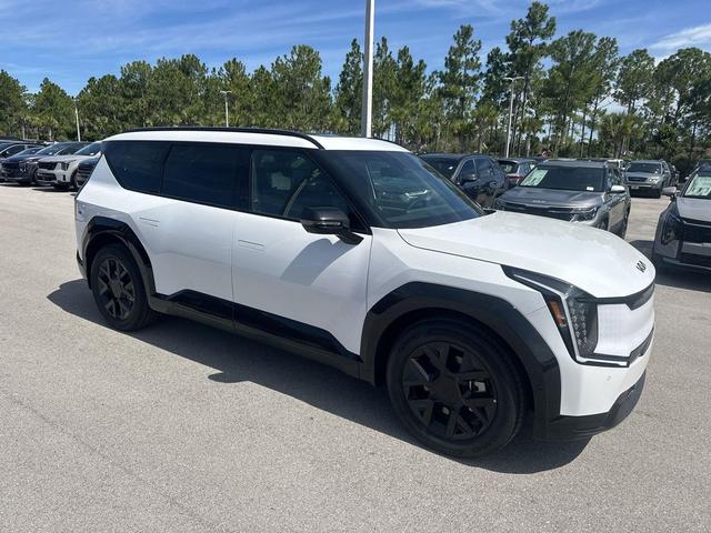 Photo of 2026 Glacial White Pearl Kia EV9