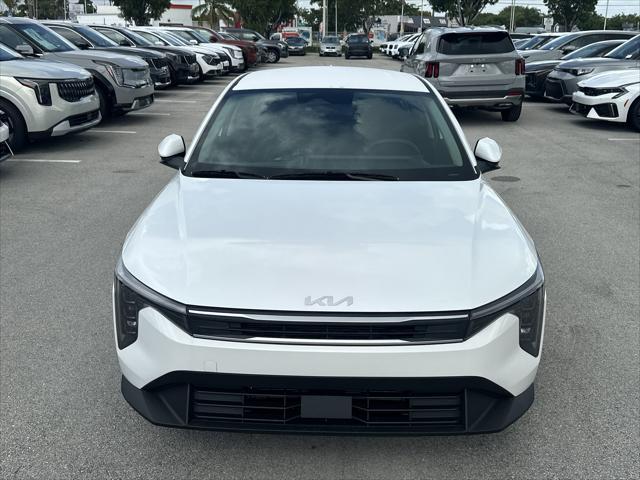 Photo of 2025 Snow White Pearl Kia K4