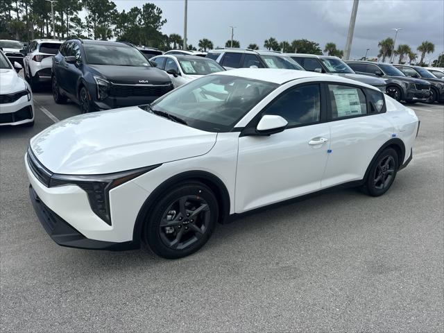 Photo of 2025 Snow White Pearl Kia K4