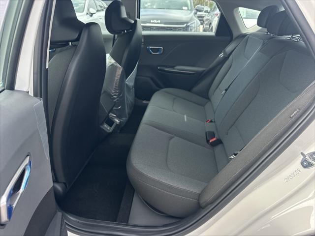 Photo of 2025 Snow White Pearl Kia K4