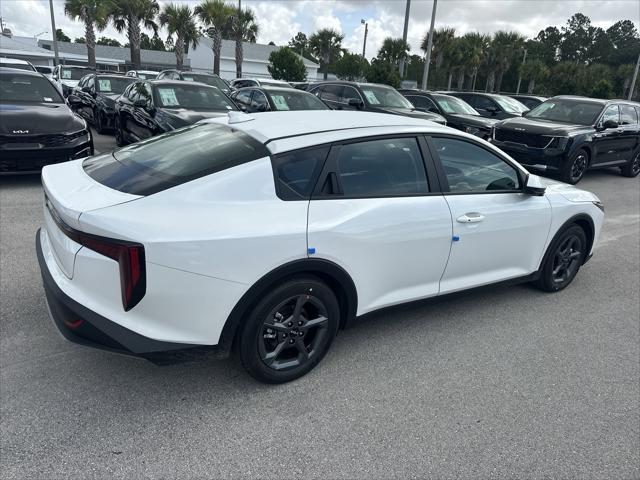 Photo of 2025 Snow White Pearl Kia K4