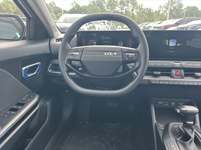Photo of 2025 Snow White Pearl Kia K4