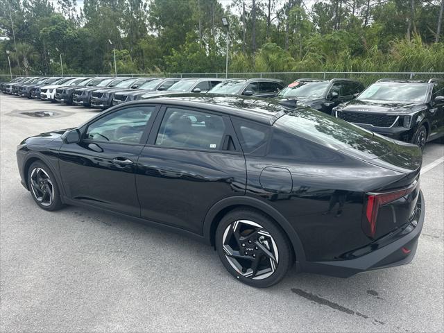 Photo of 2025 Aurora Black Pearl Kia K4