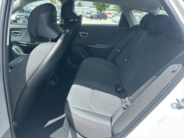 Photo of 2025 Snow White Pearl Kia K4