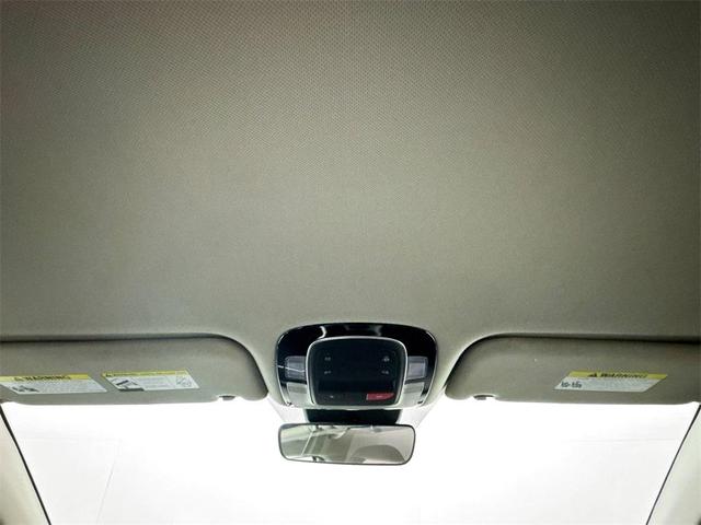 Photo of 2023 White Hyundai SANTA FE